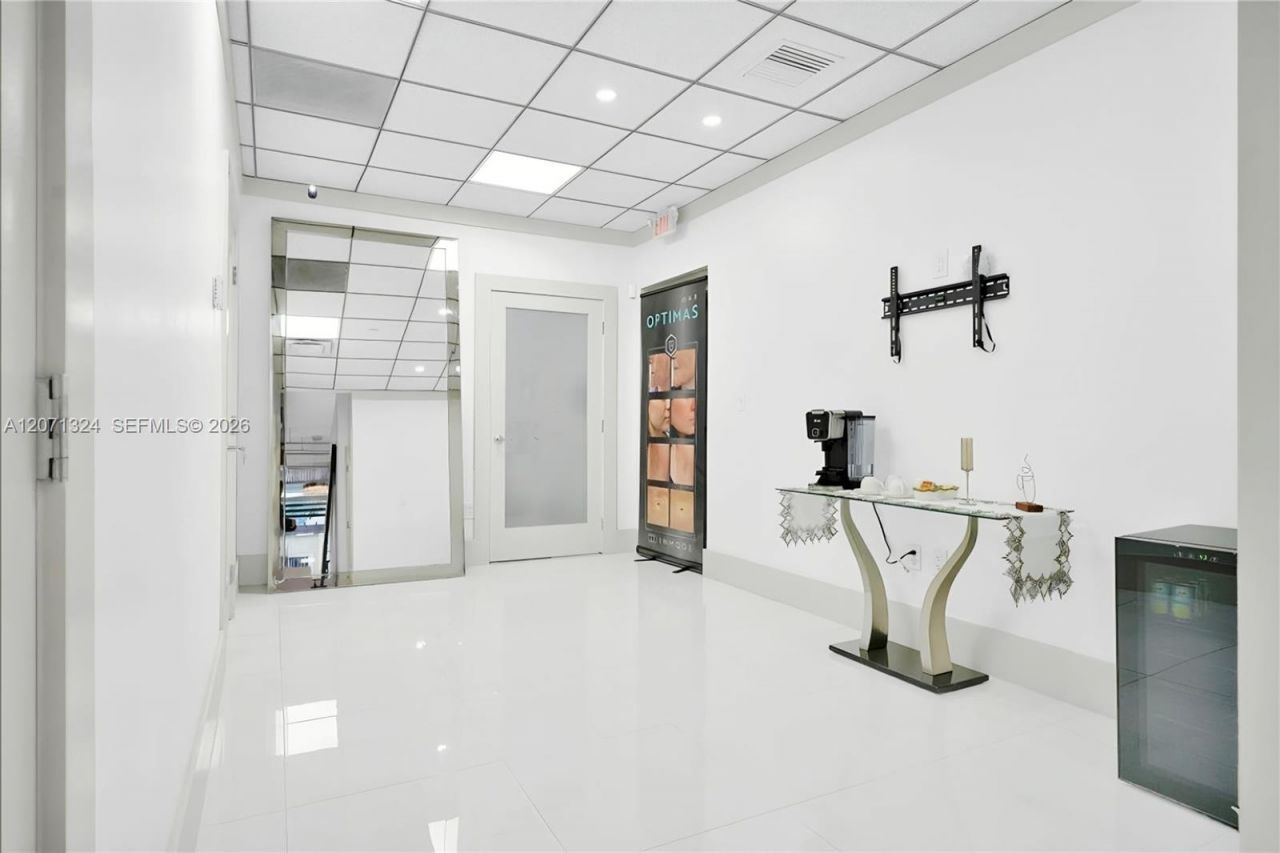 323 Sunny Isles Blvd, Sunny Isles Beach, FL 33160 Photo