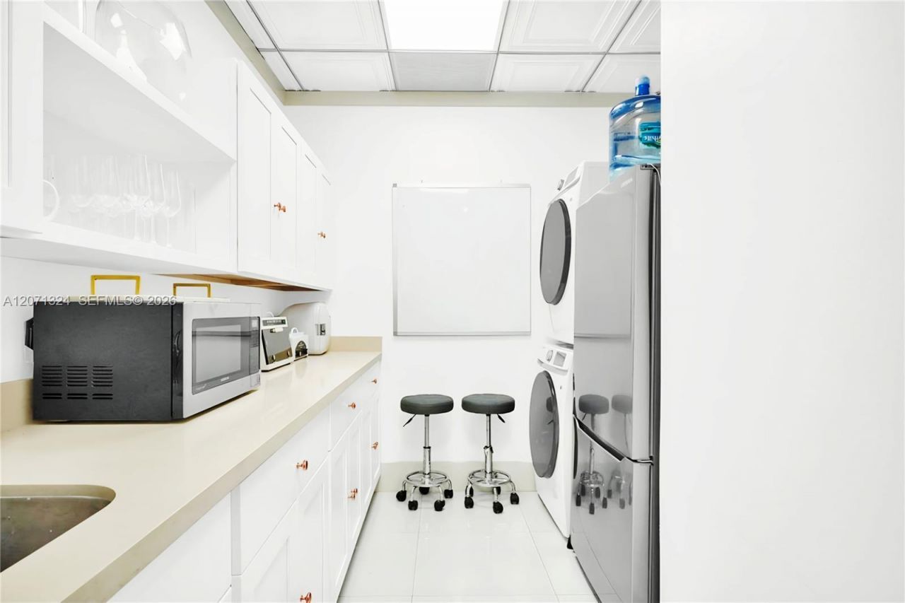 323 Sunny Isles Blvd, Sunny Isles Beach, FL 33160 Photo