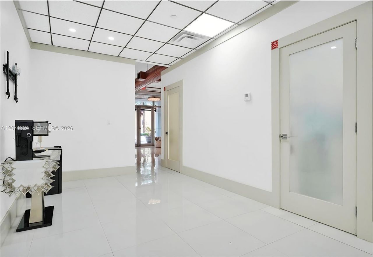 323 Sunny Isles Blvd, Sunny Isles Beach, FL 33160 Photo