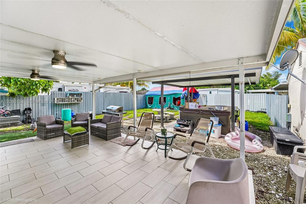 2934 NW 96th St, Miami, FL 33147 Photo