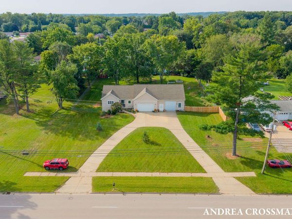 1094 68th Street SE, Grand Rapids, MI 49508