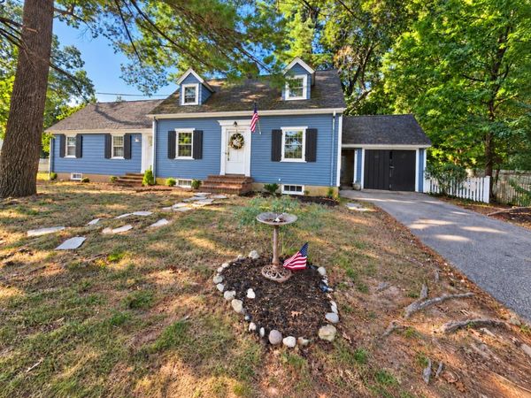 11 Homestead Road, Lynnfield, MA 01940