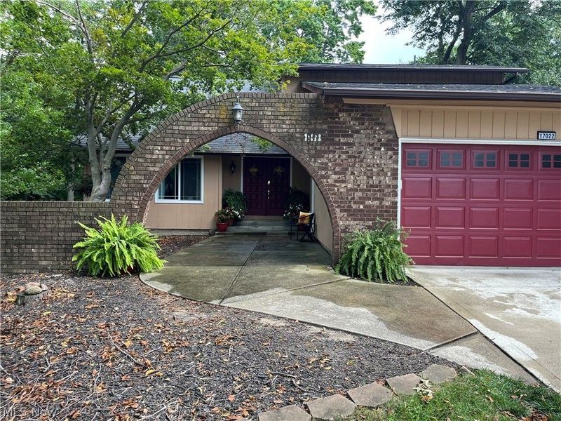17022 Eagles Nest Circle, Strongsville, OH 44136 Photo 2