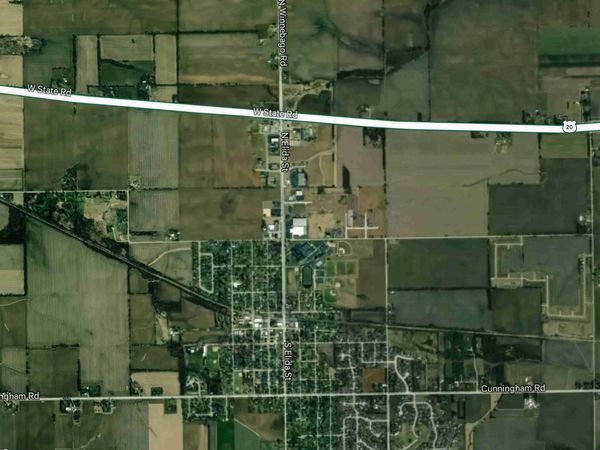 601 Highland Dr, Winnebago, IL 61088