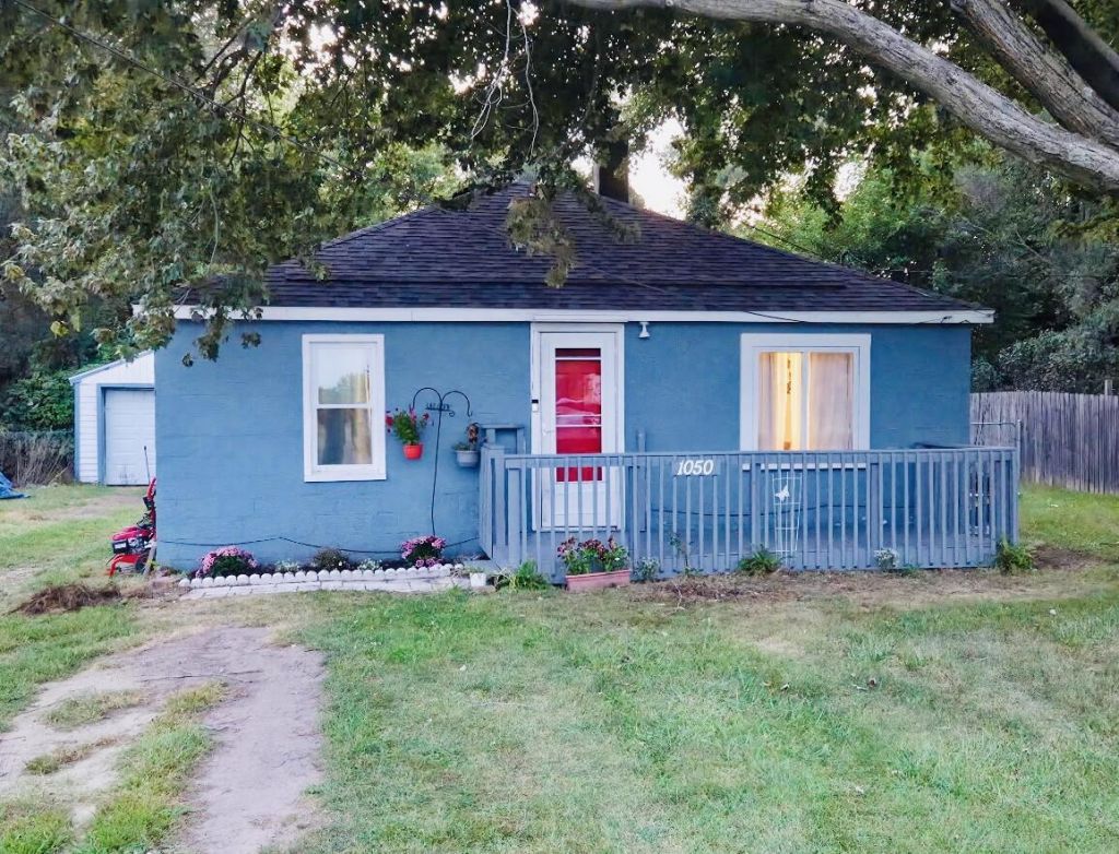 1050 S Crystal Avenue, Benton Harbor, MI 49022 Main Photo