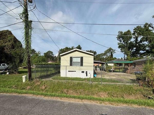 901 S GEORGE Avenue, Gonzales, LA 70737