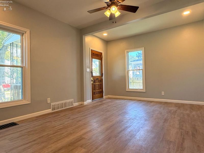 152 Garvin Avenue, Elyria, OH 44035 Photo 3