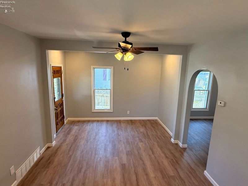 152 Garvin Avenue, Elyria, OH 44035 Photo 5