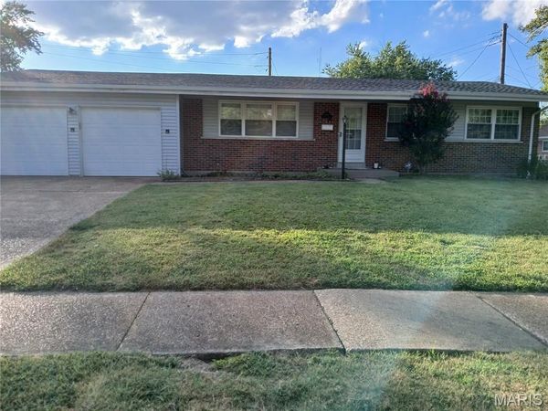 1395 Pepperhill Drive , Florissant, MO 63033