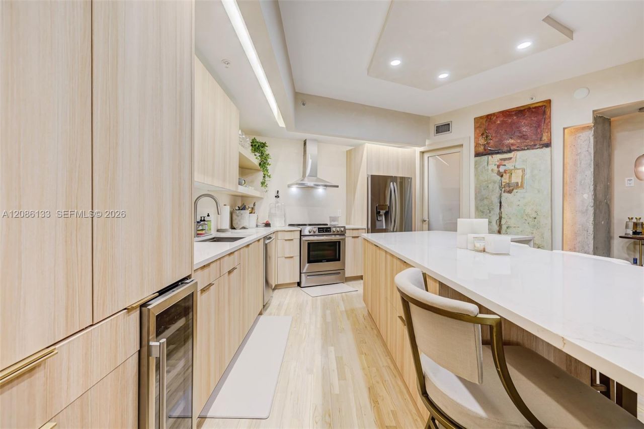 2001 Meridian Ave, Unit 307, Miami Beach, FL 33139 Photo