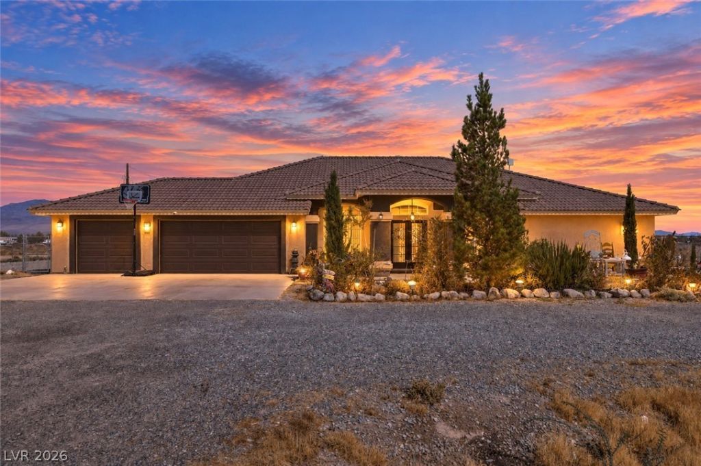 671 S Warren Street , Pahrump, NV 89048