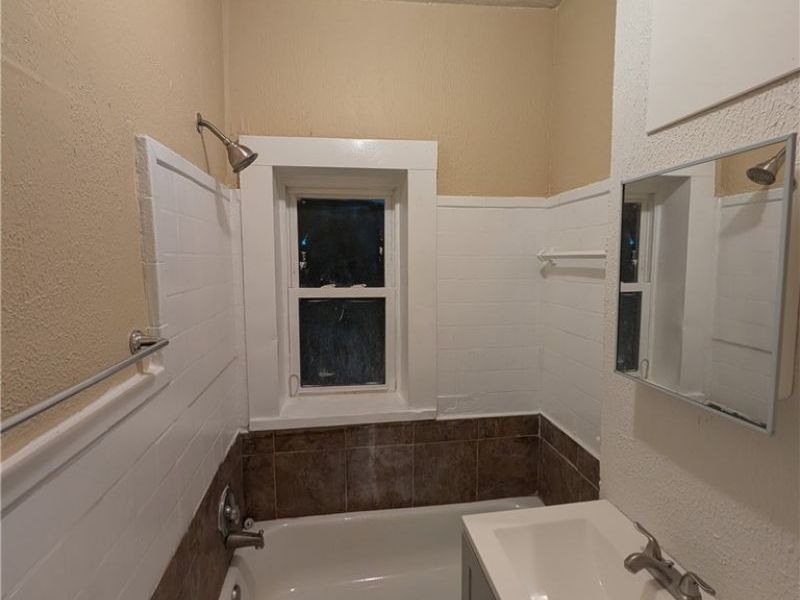 1874 Marloes Avenue, East Cleveland, OH 44112 Photo 11