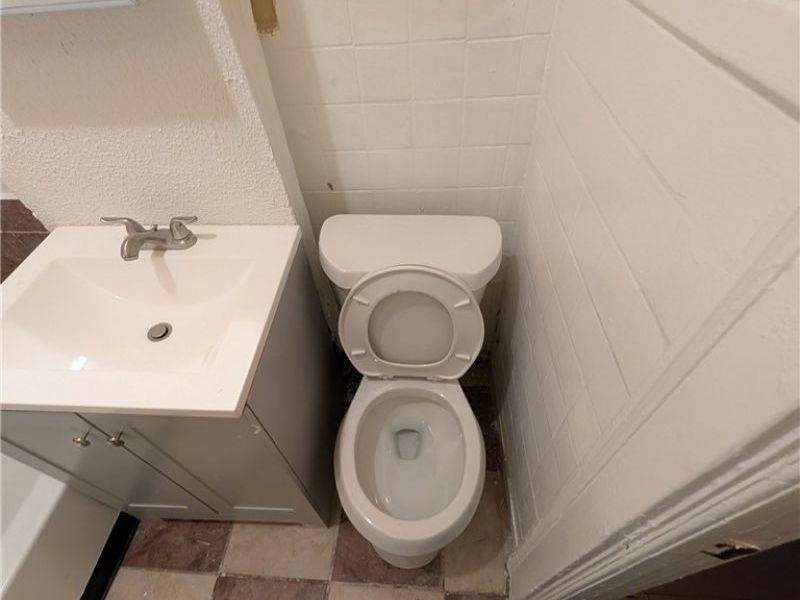 1874 Marloes Avenue, East Cleveland, OH 44112 Photo 12