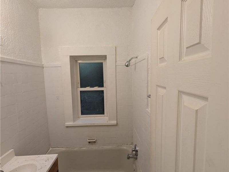 1874 Marloes Avenue, East Cleveland, OH 44112 Photo 19