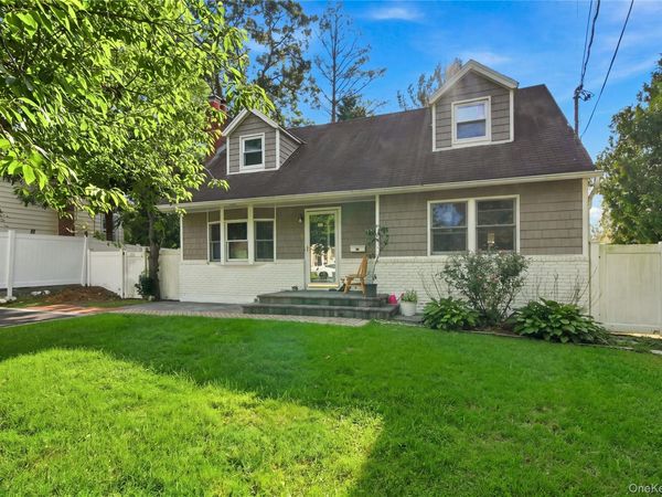 15 Nathan Place, Huntington Station, NY 11746