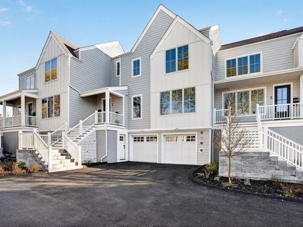 17 Jewett Place, Unit 2, Newton, MA 02458