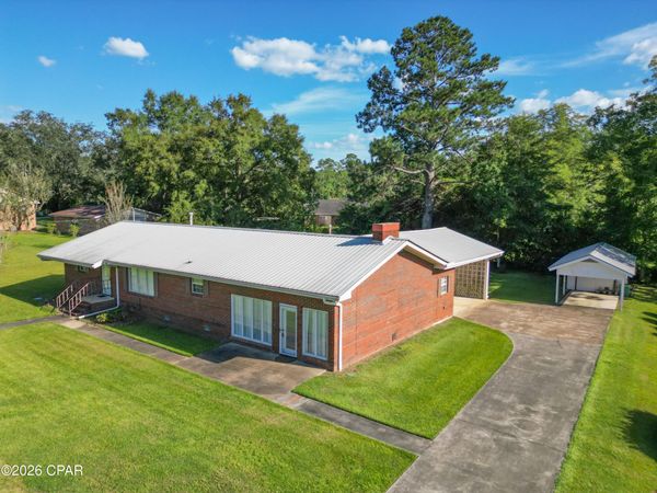 1109 11th Avenue , Graceville, FL 32440