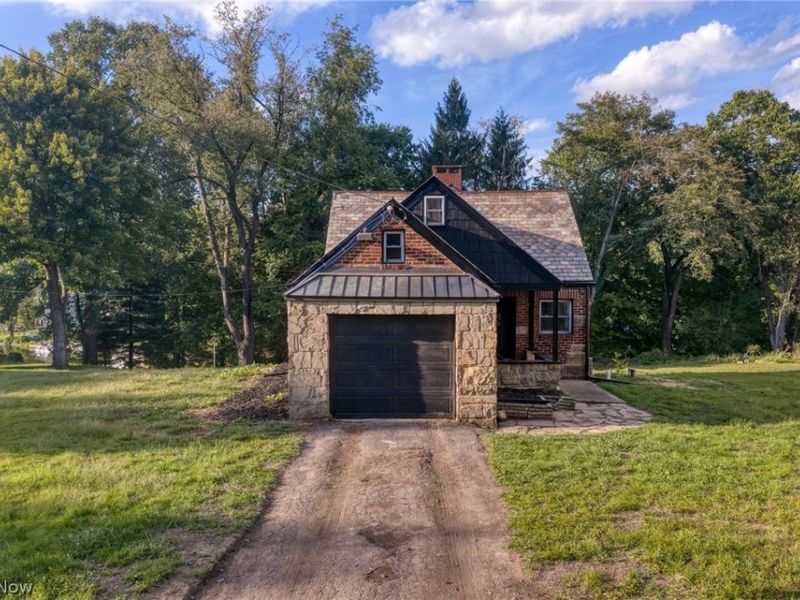 146 Spruce Drive NW, North Canton, OH 44720 Photo 1