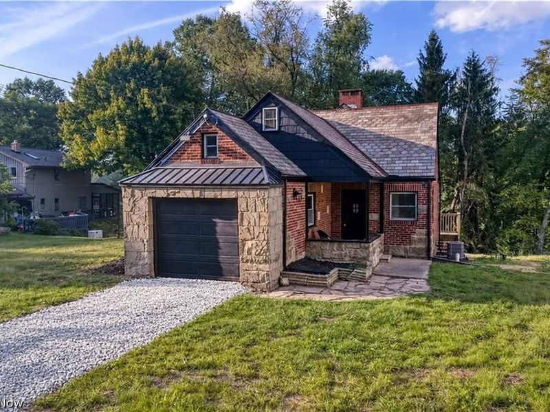 146 Spruce Drive NW, North Canton, OH 44720 Photo 2