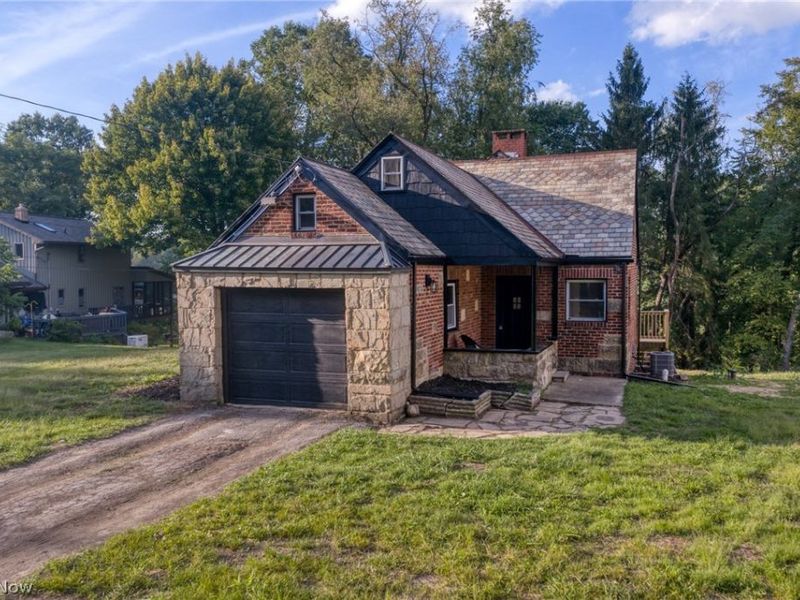146 Spruce Drive NW, North Canton, OH 44720 Photo 2