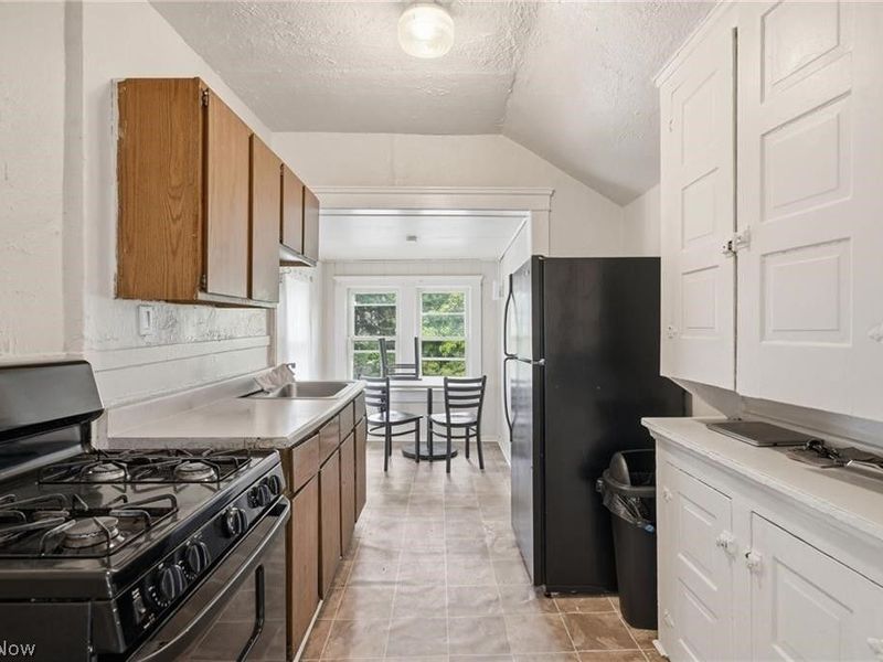 13611 Beachwood Avenue, Cleveland, OH 44105 Photo 6