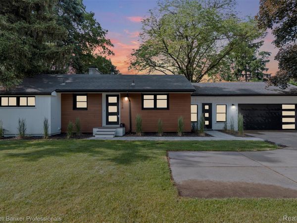 1528 E Maple Road , Birmingham, Mi 48009