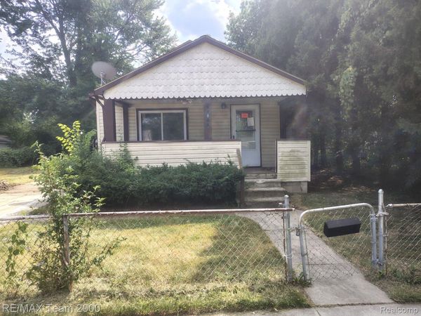 20890 Ridgemont Road , Harper Woods, Mi 48225