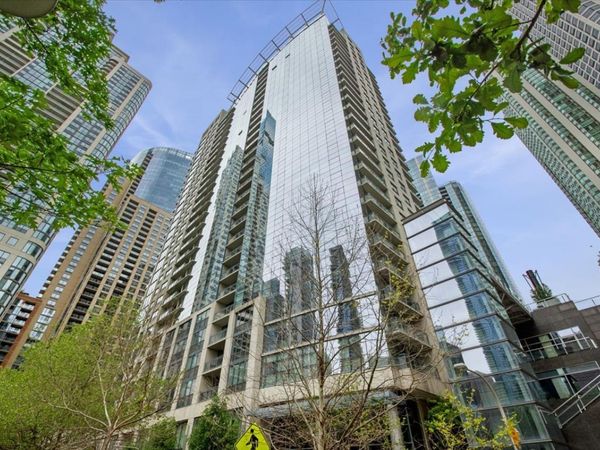 201 N Westshore Drive , Unit 2006, Chicago, IL 60601