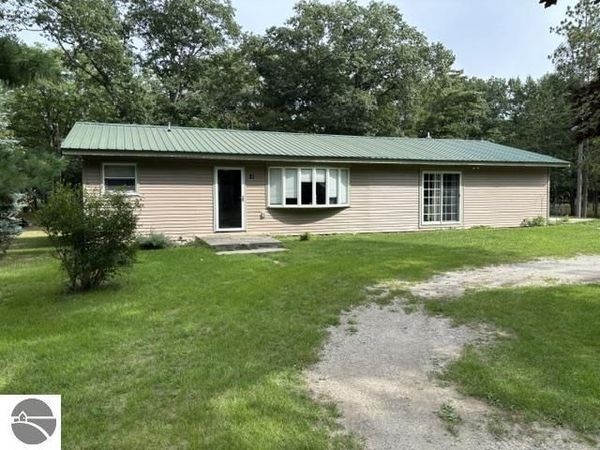 21 Oak Street W, Au Gres, MI 48703
