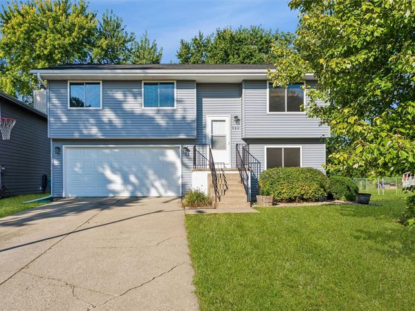 942 9th Avenue NW, Altoona, IA 50009