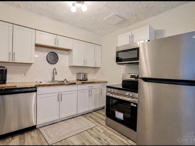 3065 Aquadale Lane, Cincinnati, OH 45211 Photo 13