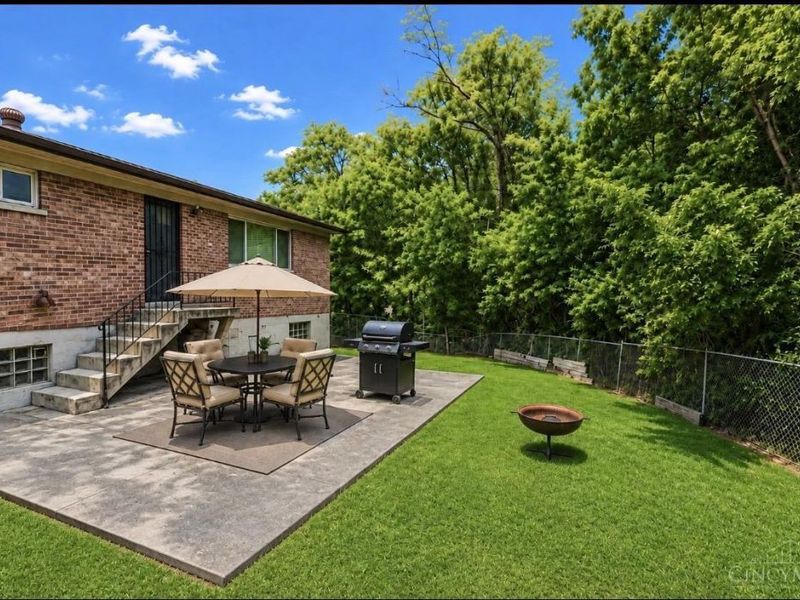 3065 Aquadale Lane, Cincinnati, OH 45211 Photo 23