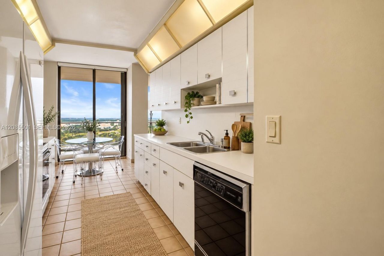 19500 Turnberry Way, Unit 23C, Aventura, FL 33180 Photo