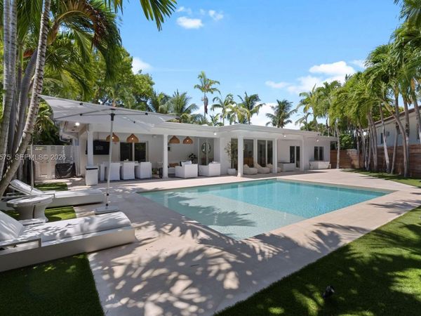 755 Curtiswood Dr, Key Biscayne, FL 33149