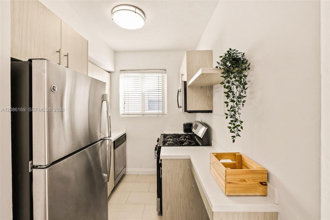 7340 Harding Ave, Unit 17, Miami Beach, FL 33141 Photo