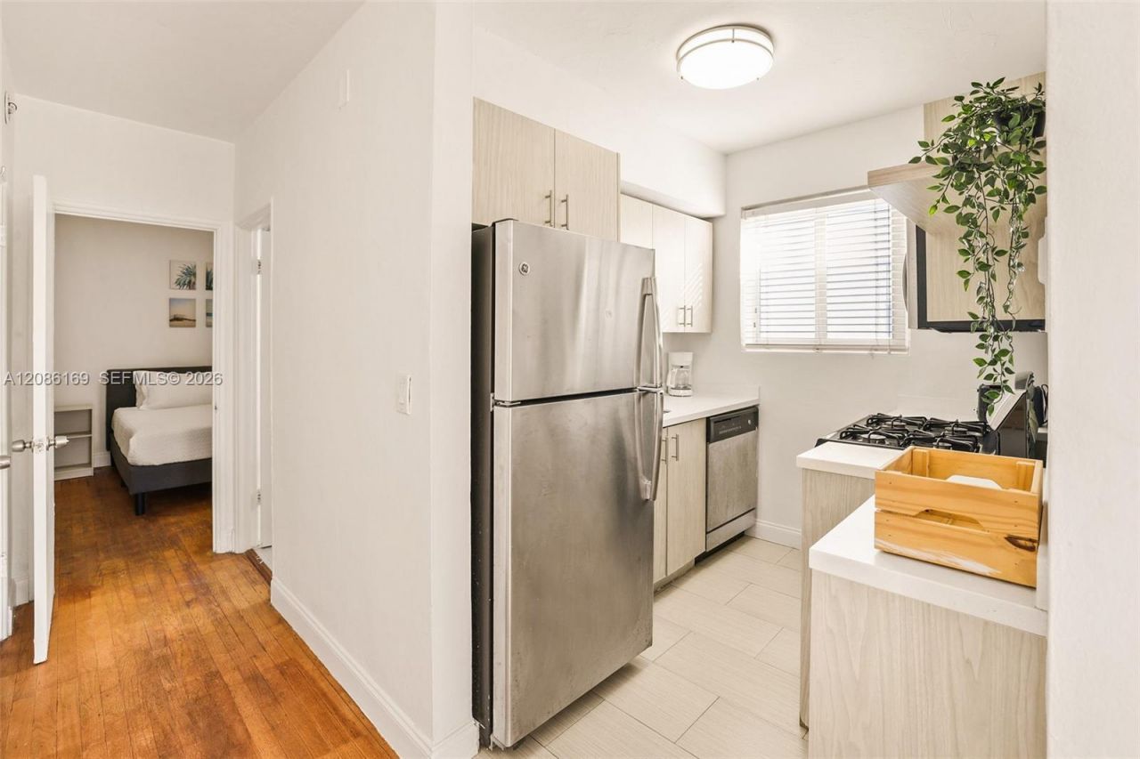 7340 Harding Ave, Unit 17, Miami Beach, FL 33141 Photo