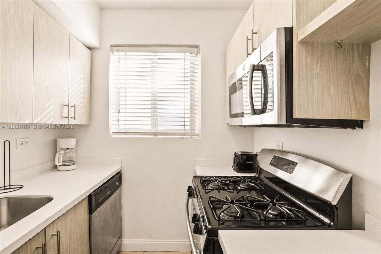 7340 Harding Ave, Unit 17, Miami Beach, FL 33141 Photo