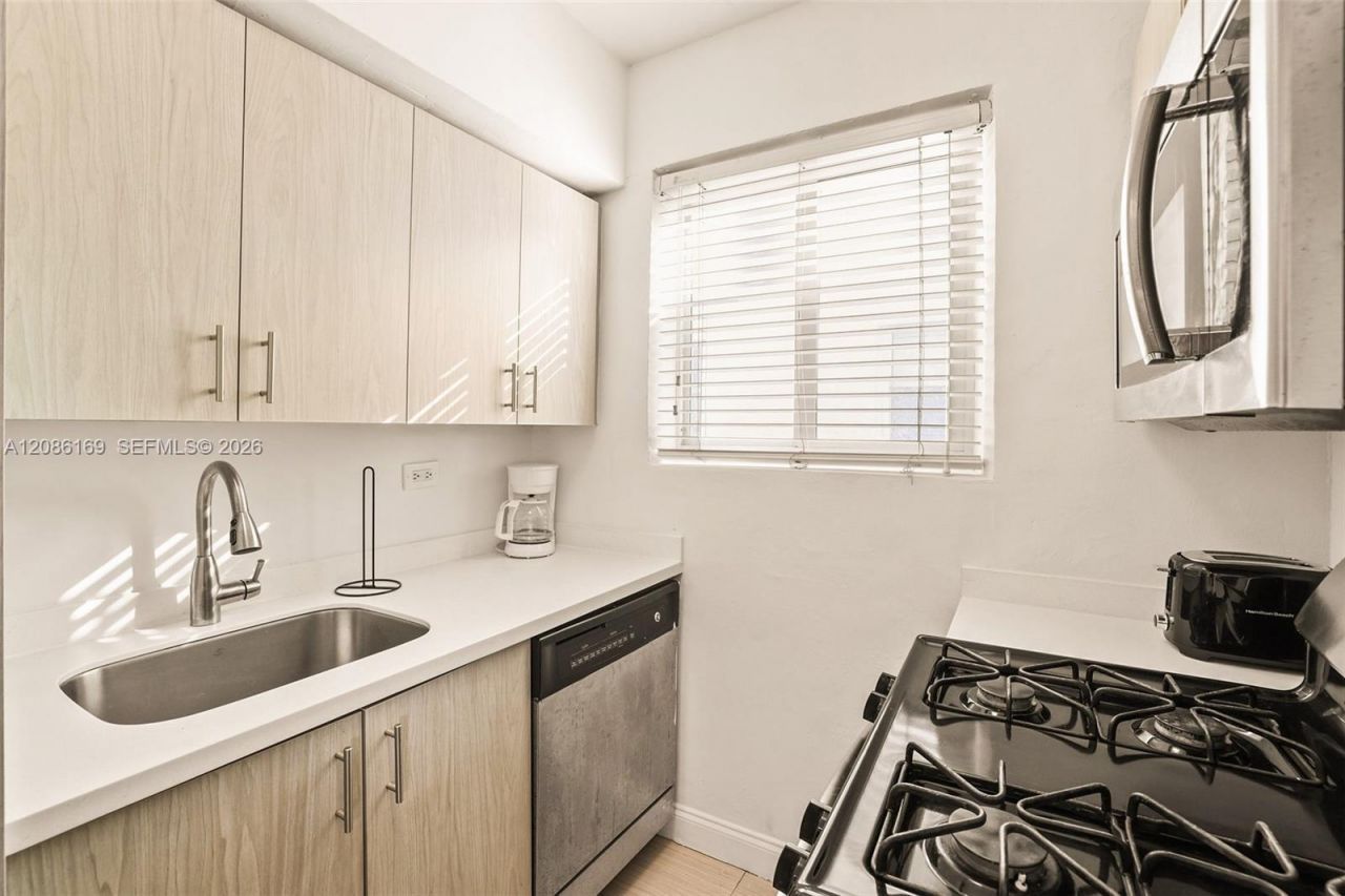 7340 Harding Ave, Unit 17, Miami Beach, FL 33141 Photo