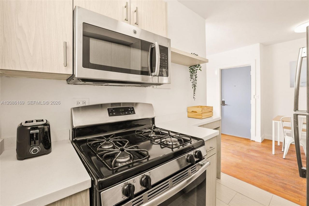 7340 Harding Ave, Unit 17, Miami Beach, FL 33141 Photo