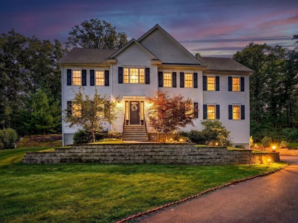 4 Murray Hill Circle, Wilmington, MA 01887
