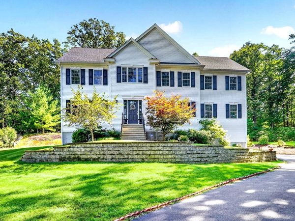4 Murray Hill Circle, Wilmington, MA 01887