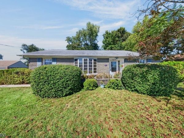 5 Lydecker Pl, Middlesex, NJ 08846