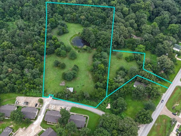 Apartment Driveway, Holly Springs, MS 38635