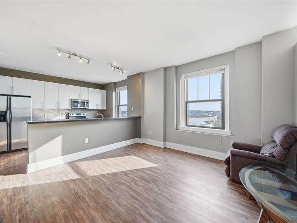 400 Walnut Street, Unit 903, Des Moines, IA 50309