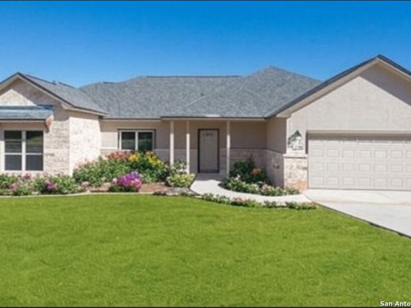 120 Grand View, Floresville, TX 78114