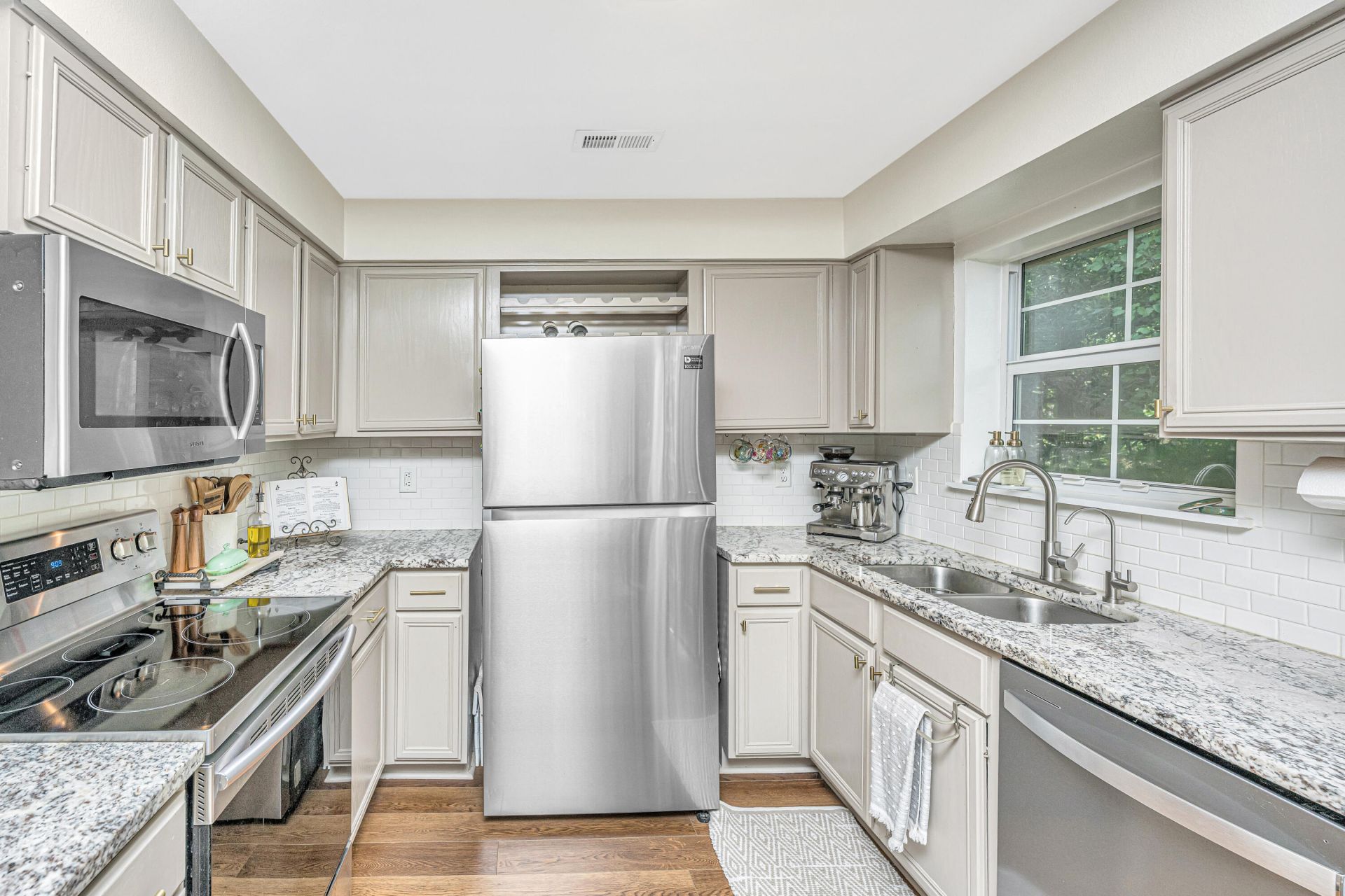 700 Daniel Ellis Drive Photo 13
