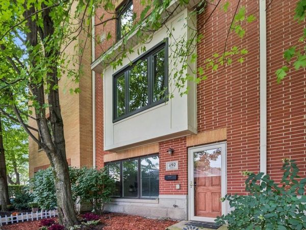 1192 Clarence Avenue, Unit 7, Oak Park, IL 60304