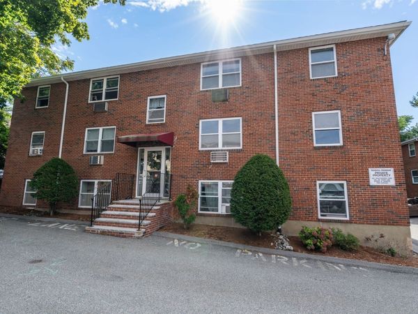 39 Montvale, Unit 8, Woburn, MA 01801