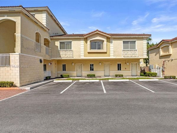 7985 NW 8th St, Unit 104A, Miami, FL 33126