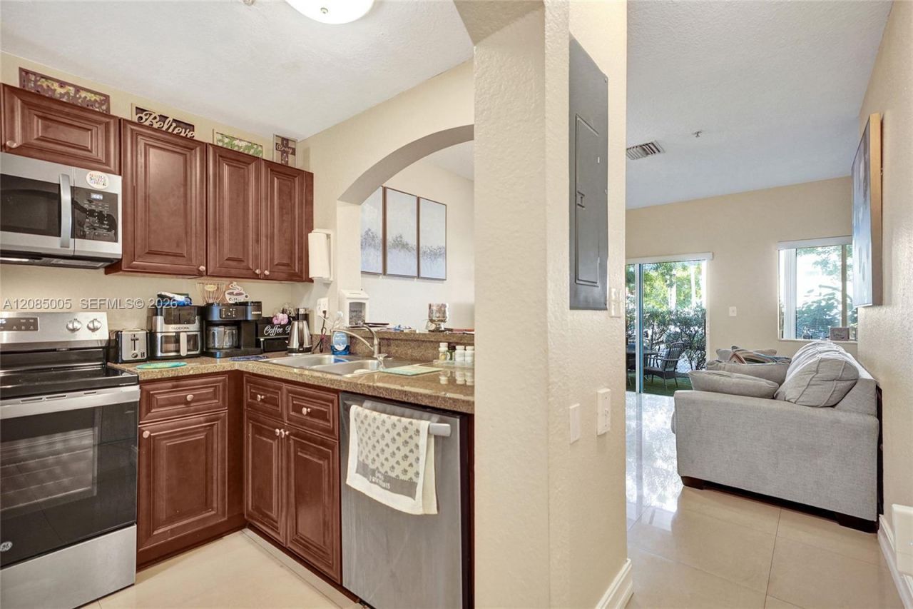 7985 NW 8th St, Unit 104A, Miami, FL 33126 Photo